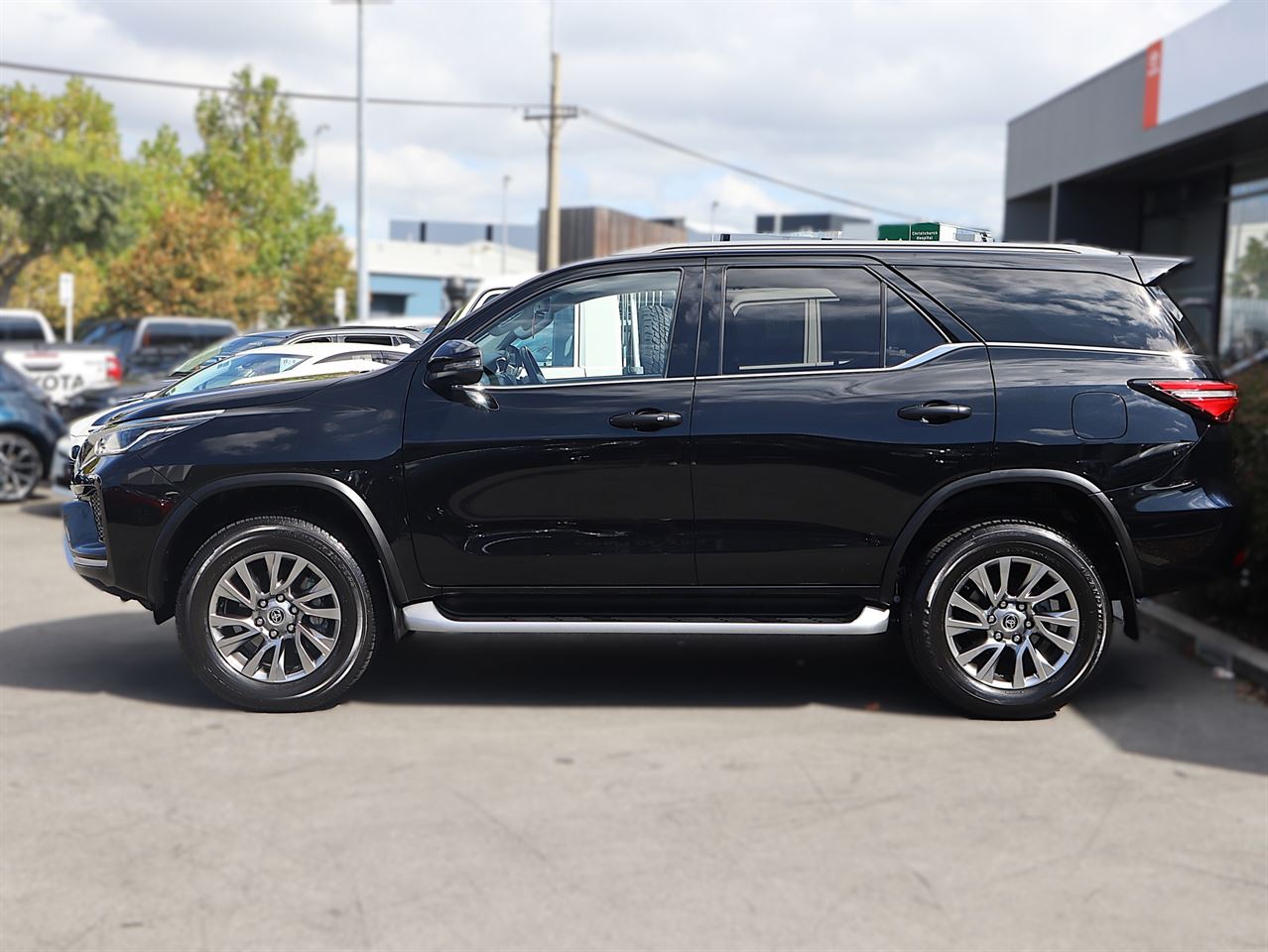 Vehicle image 4