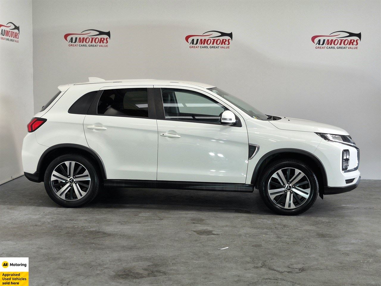 Vehicle image 3