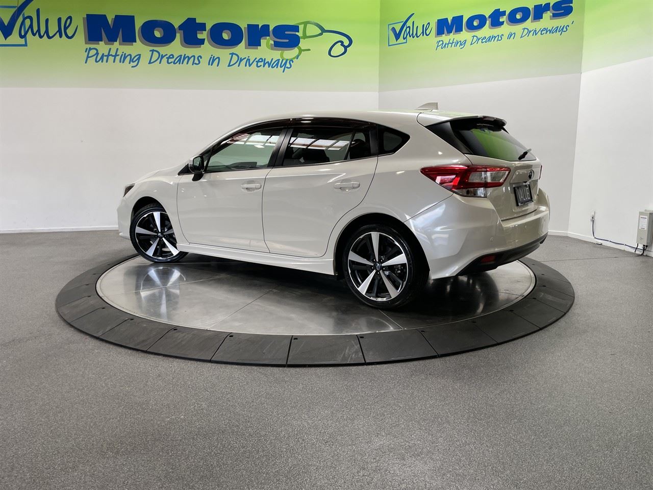 Vehicle image 5