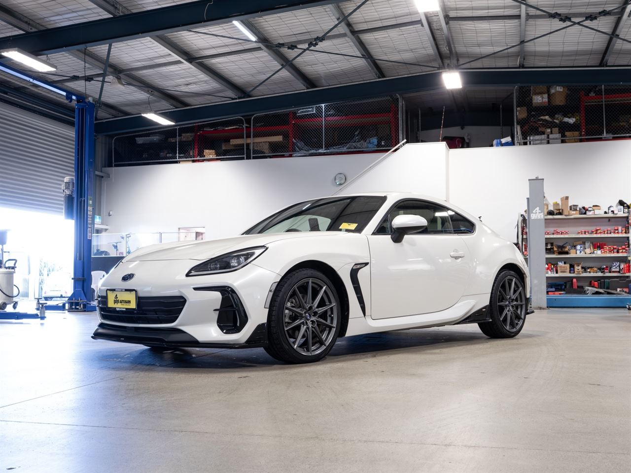 Vehicle image 4