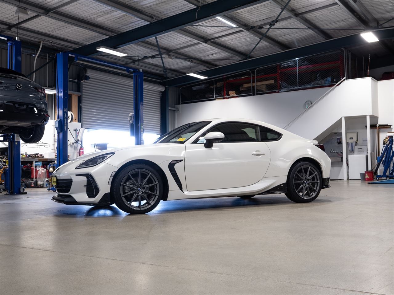 Vehicle image 5