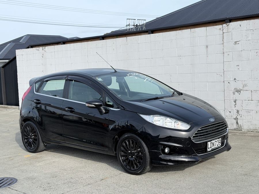 Vehicle image 5