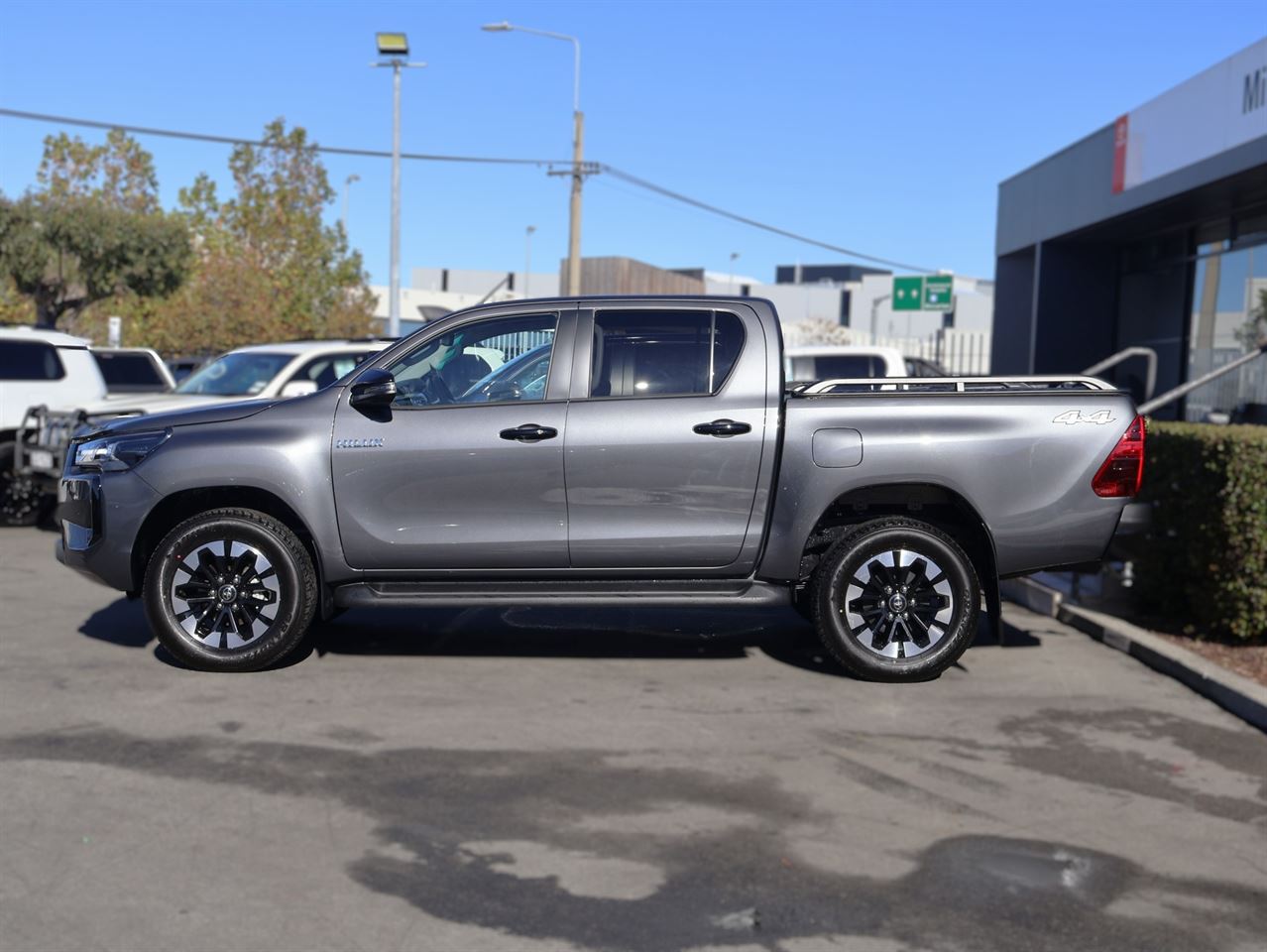 Vehicle image 4
