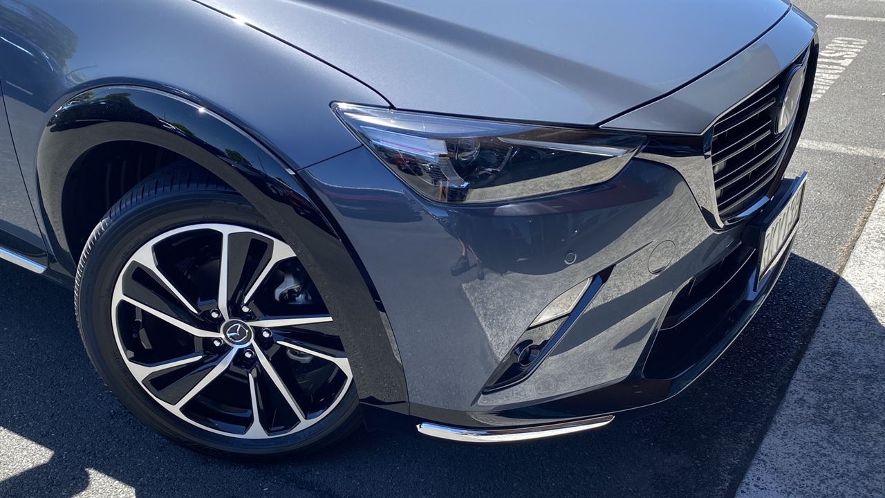 Vehicle image 5