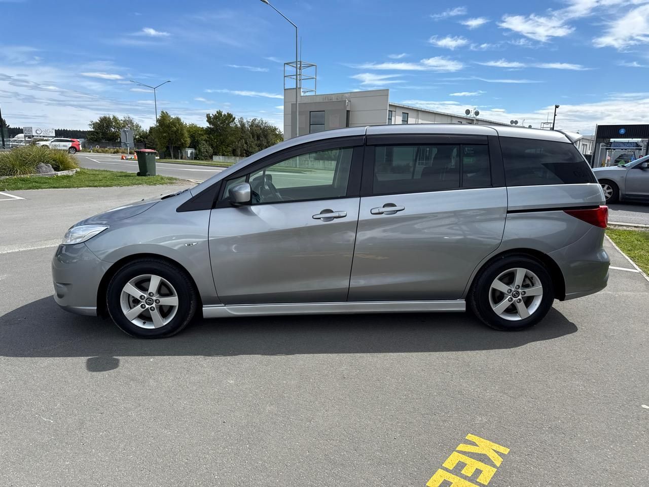 Vehicle image 5