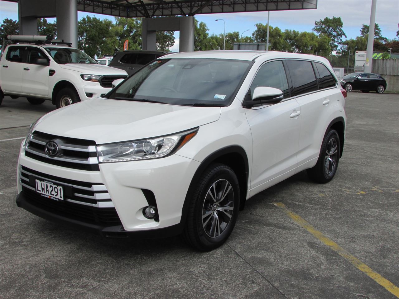 Vehicle image 4