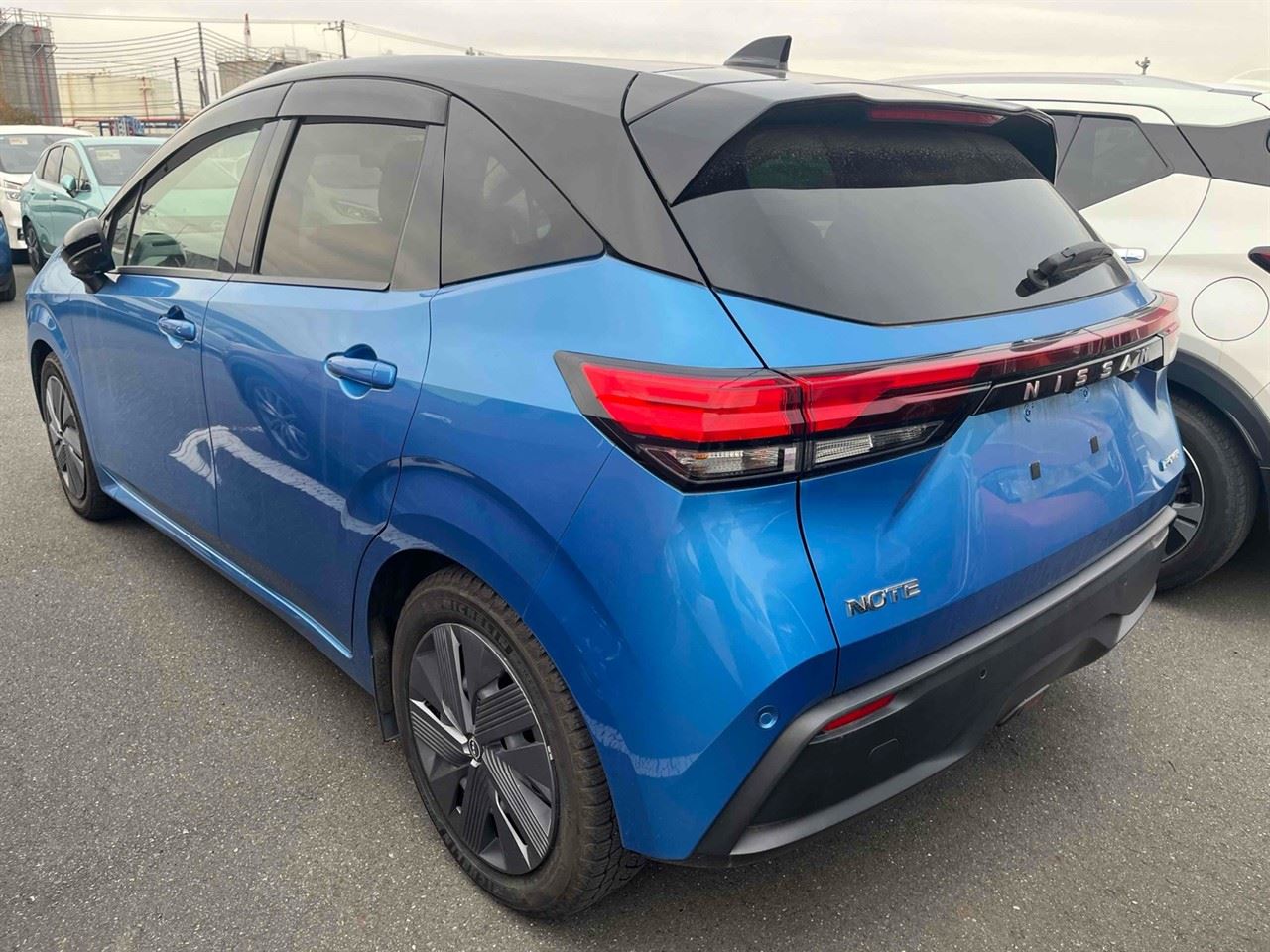Vehicle image 4