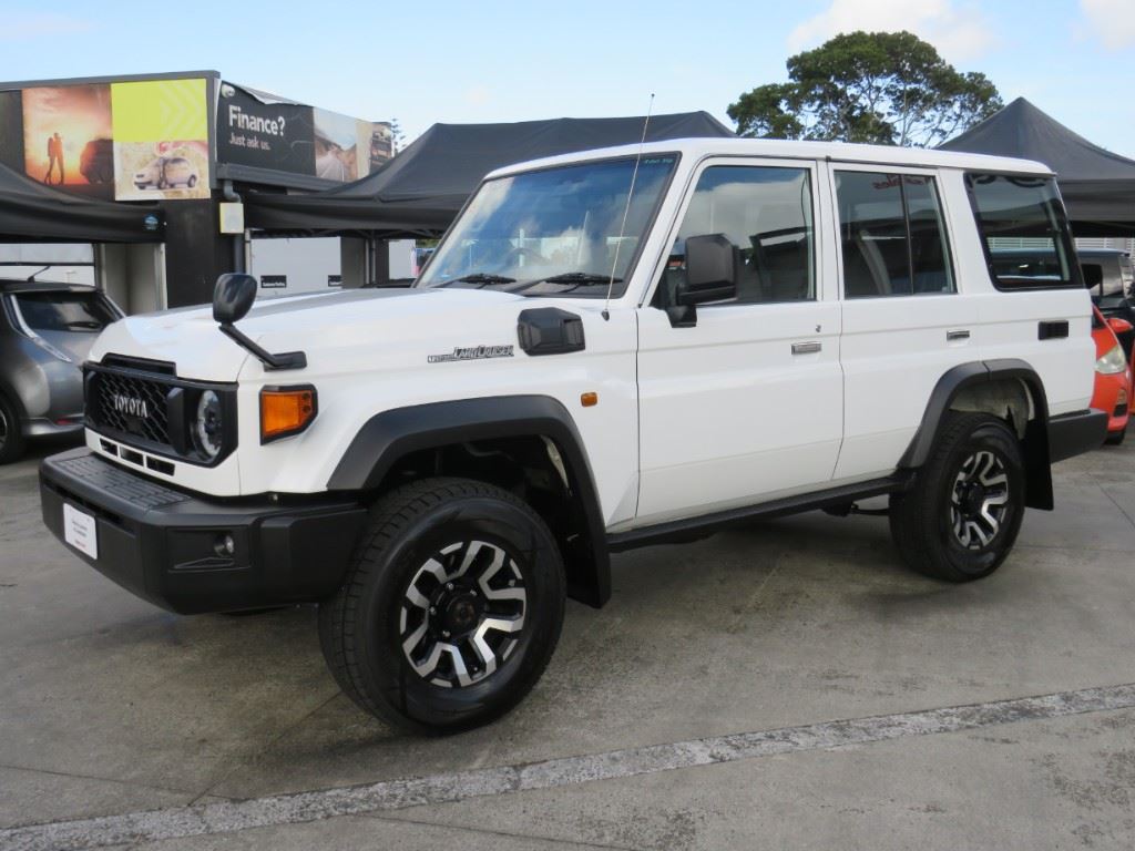 Vehicle image 3