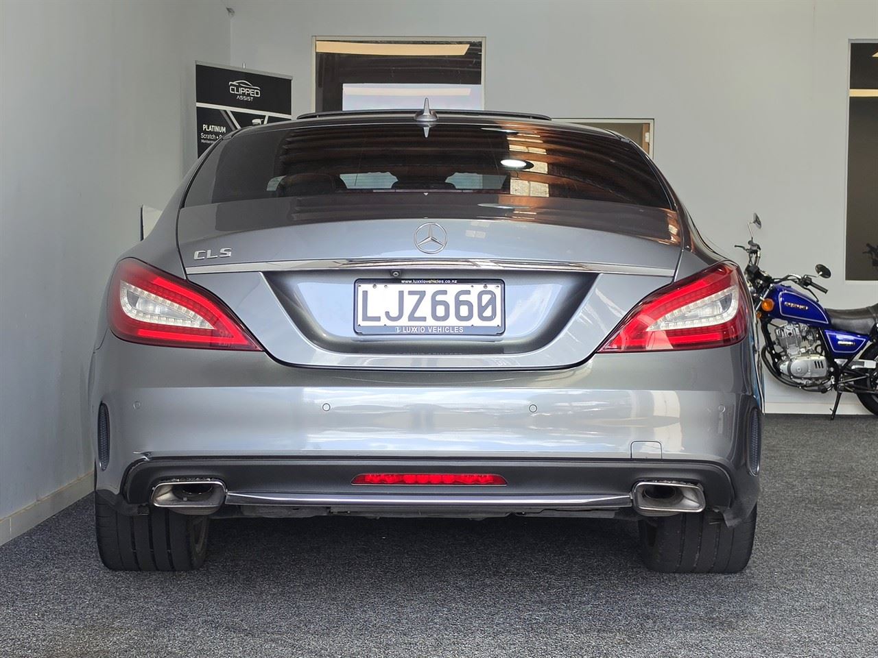 Vehicle image 5