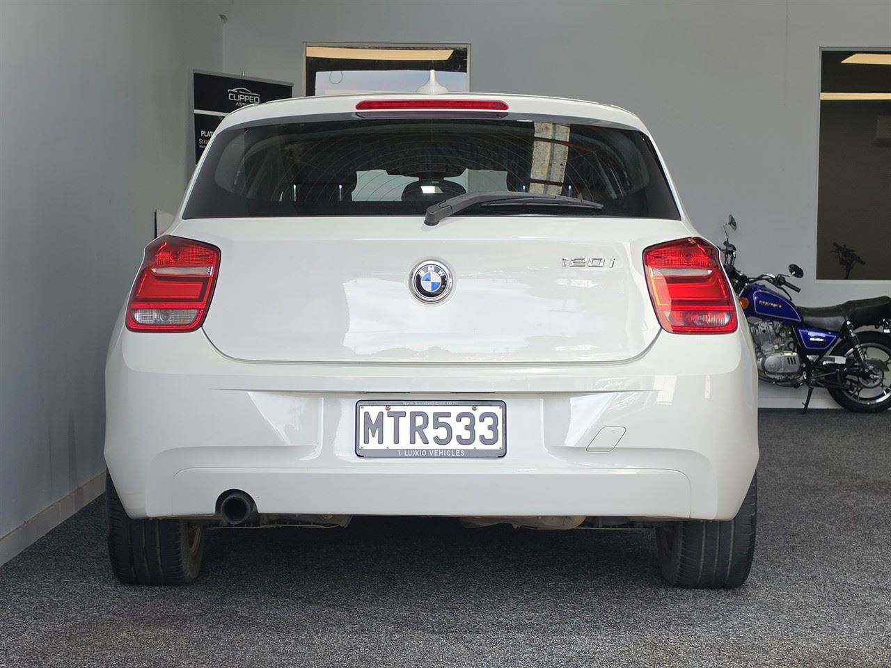 Vehicle image 5