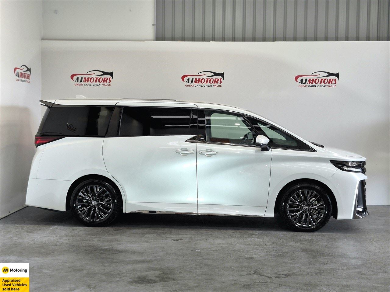 Vehicle image 3