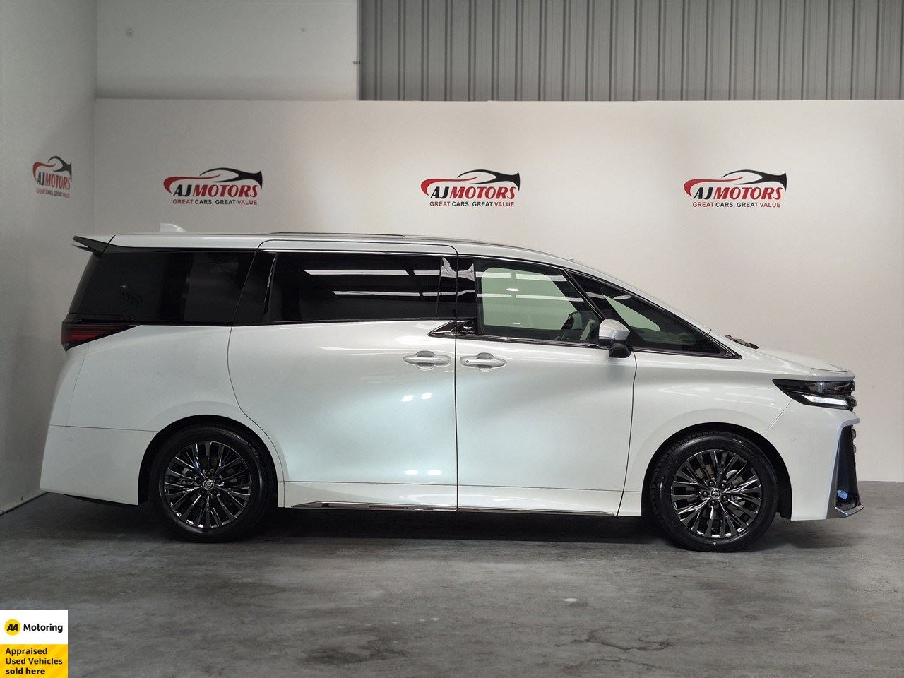 Vehicle image 3