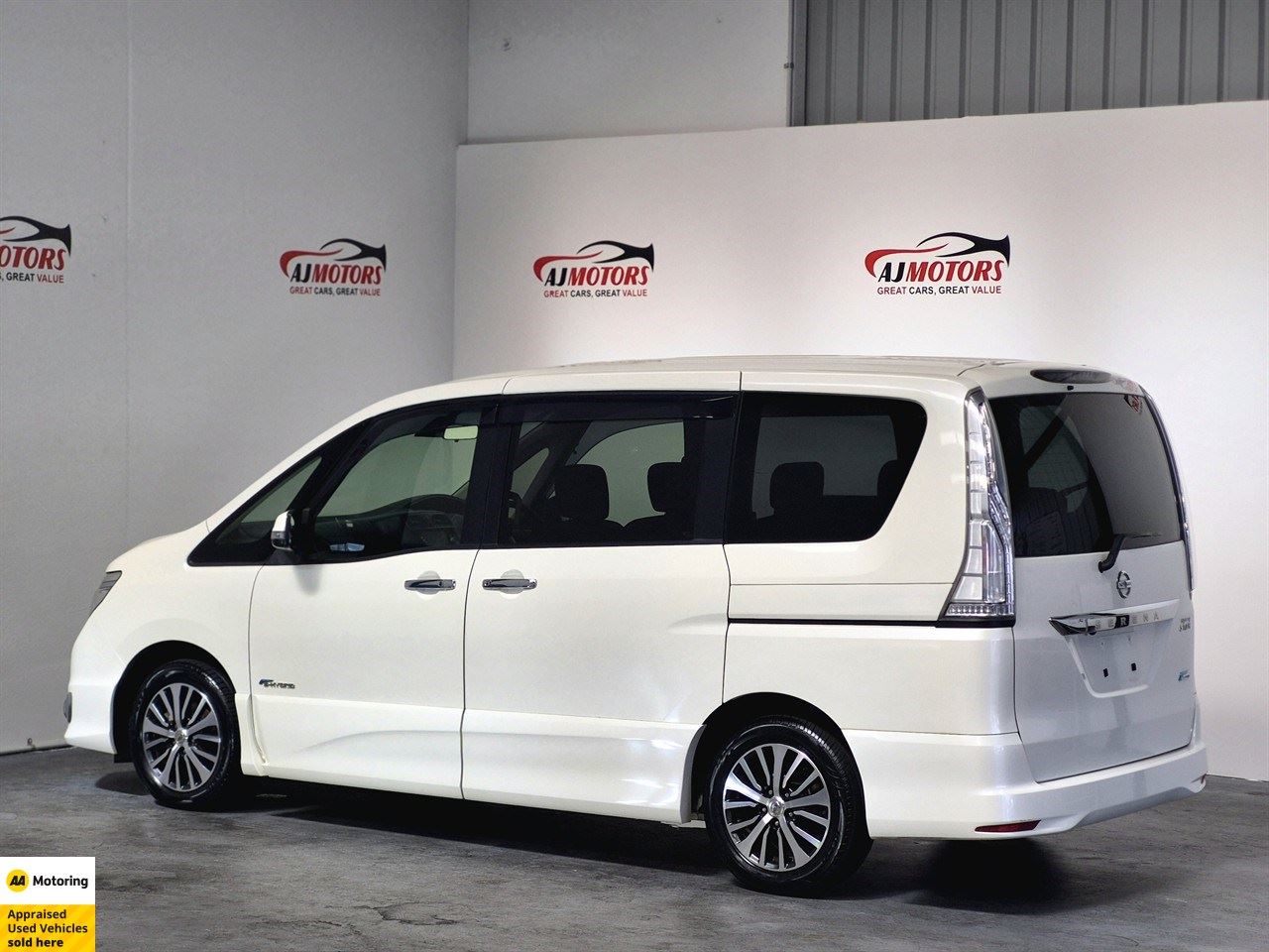 Vehicle image 5