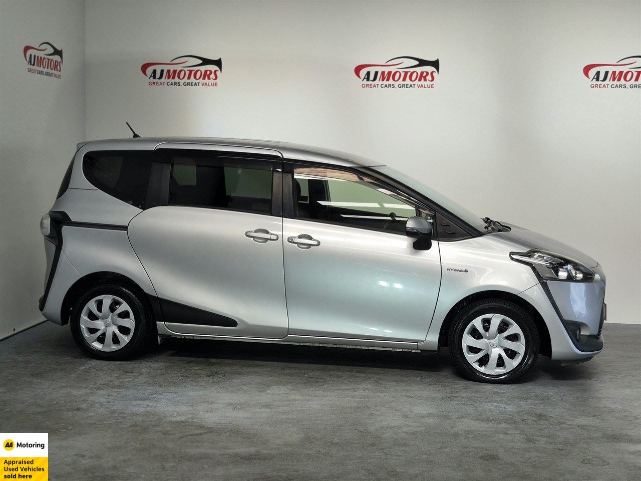 Vehicle image 3
