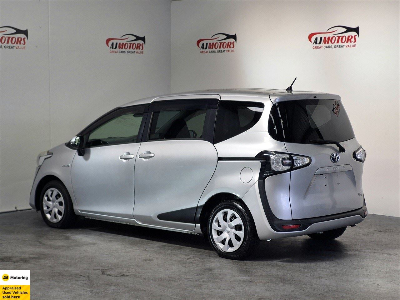 Vehicle image 5