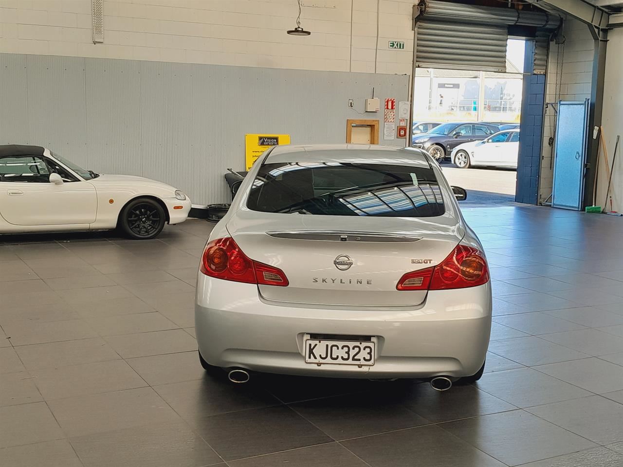Vehicle image 5