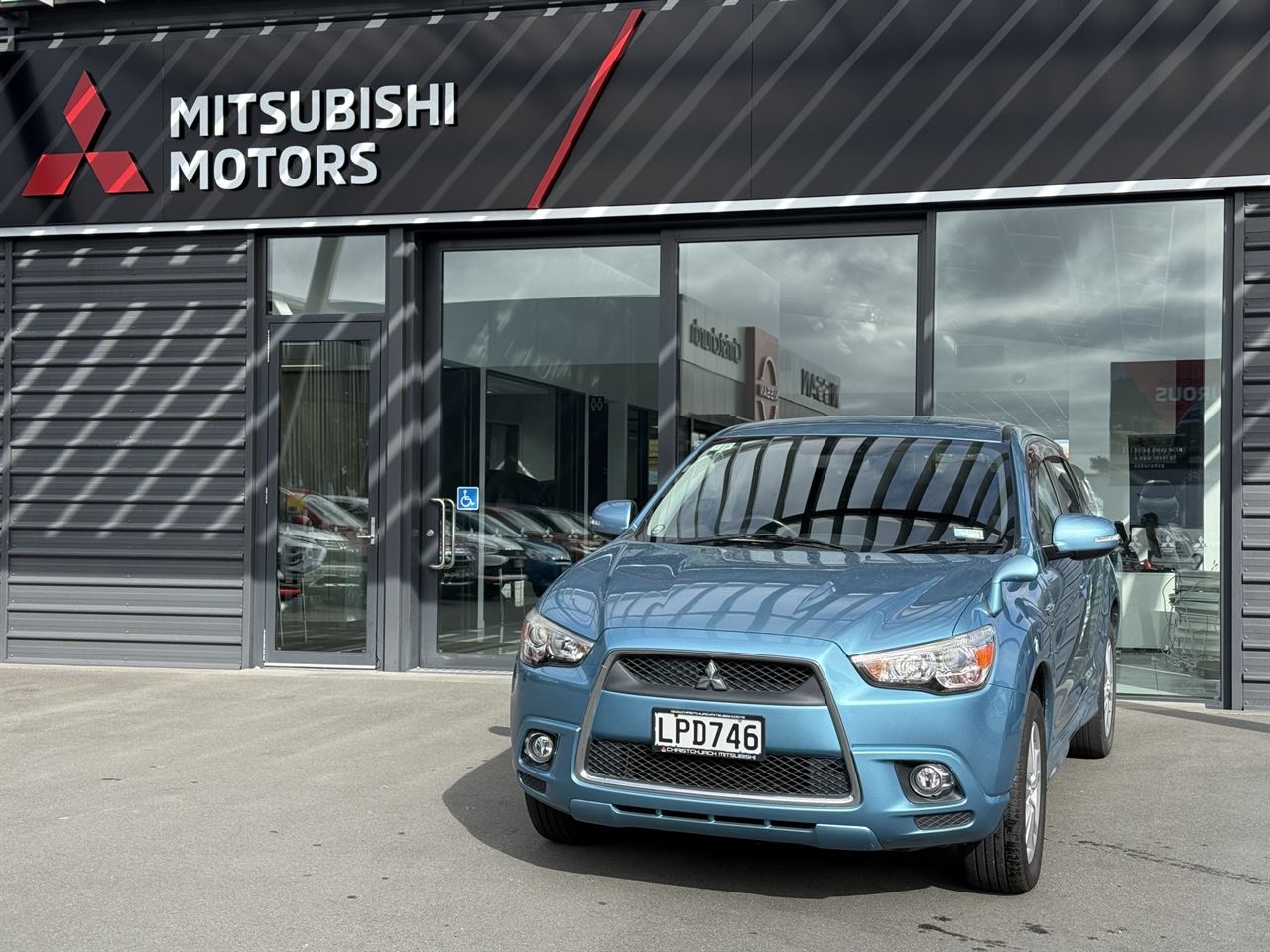 Vehicle image 3