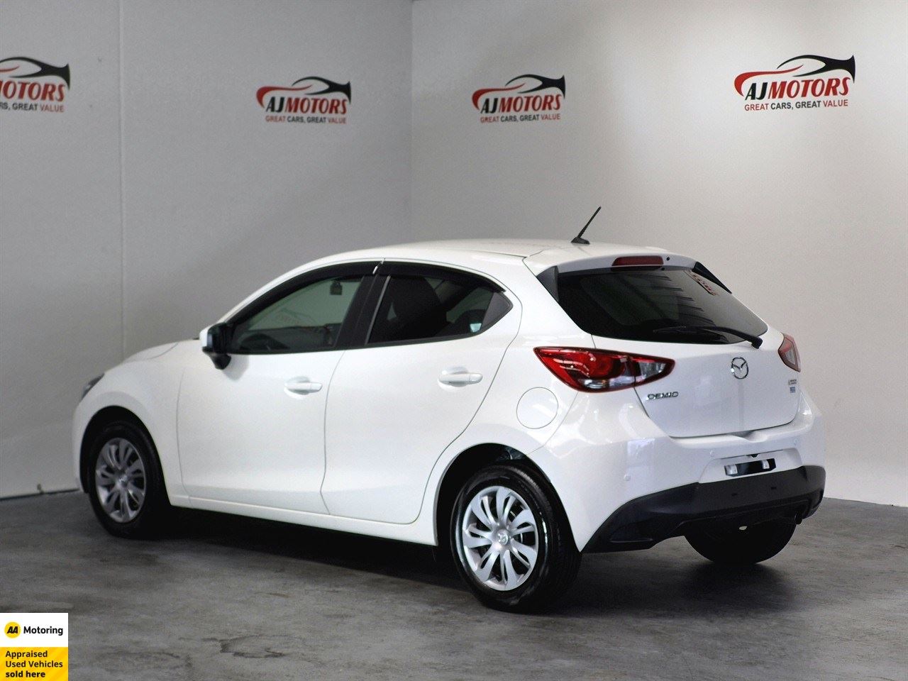 Vehicle image 5