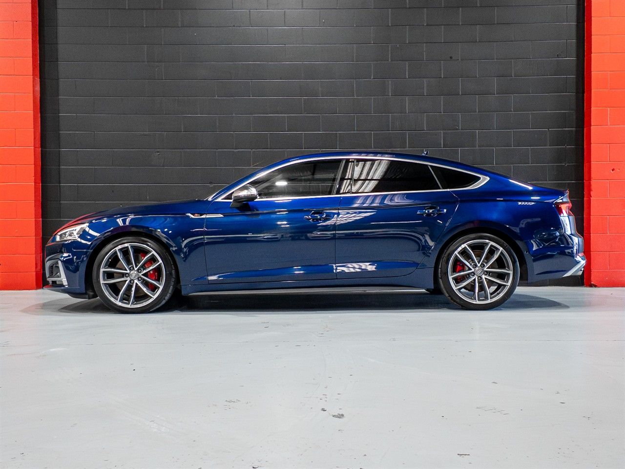 Vehicle image 5