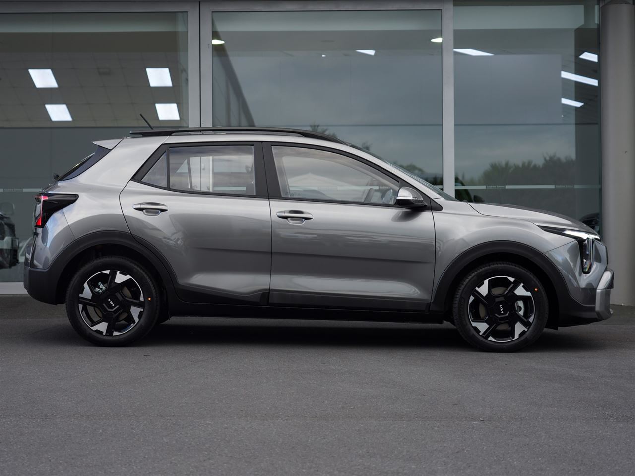 Vehicle image 4