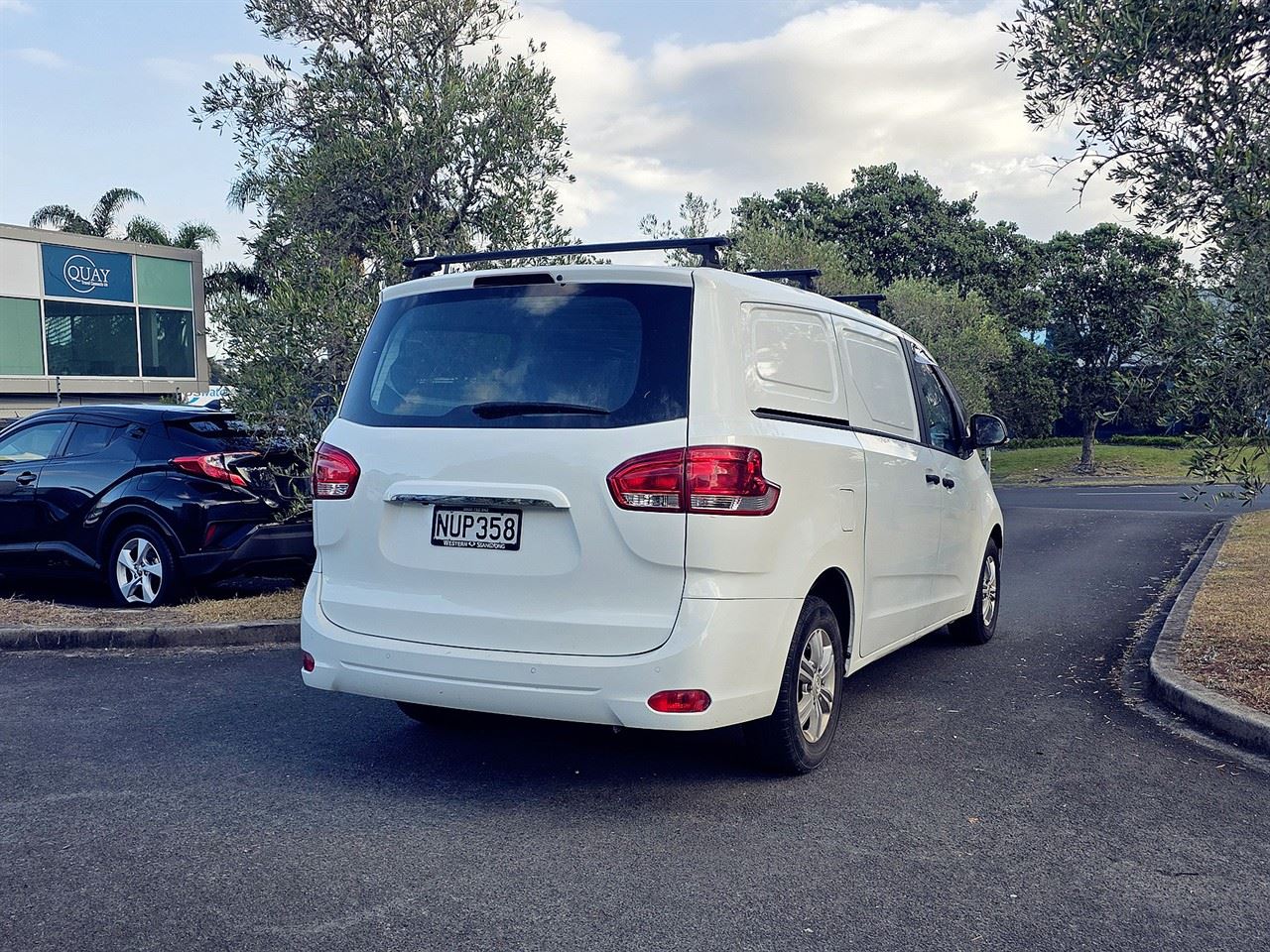 Vehicle image 5