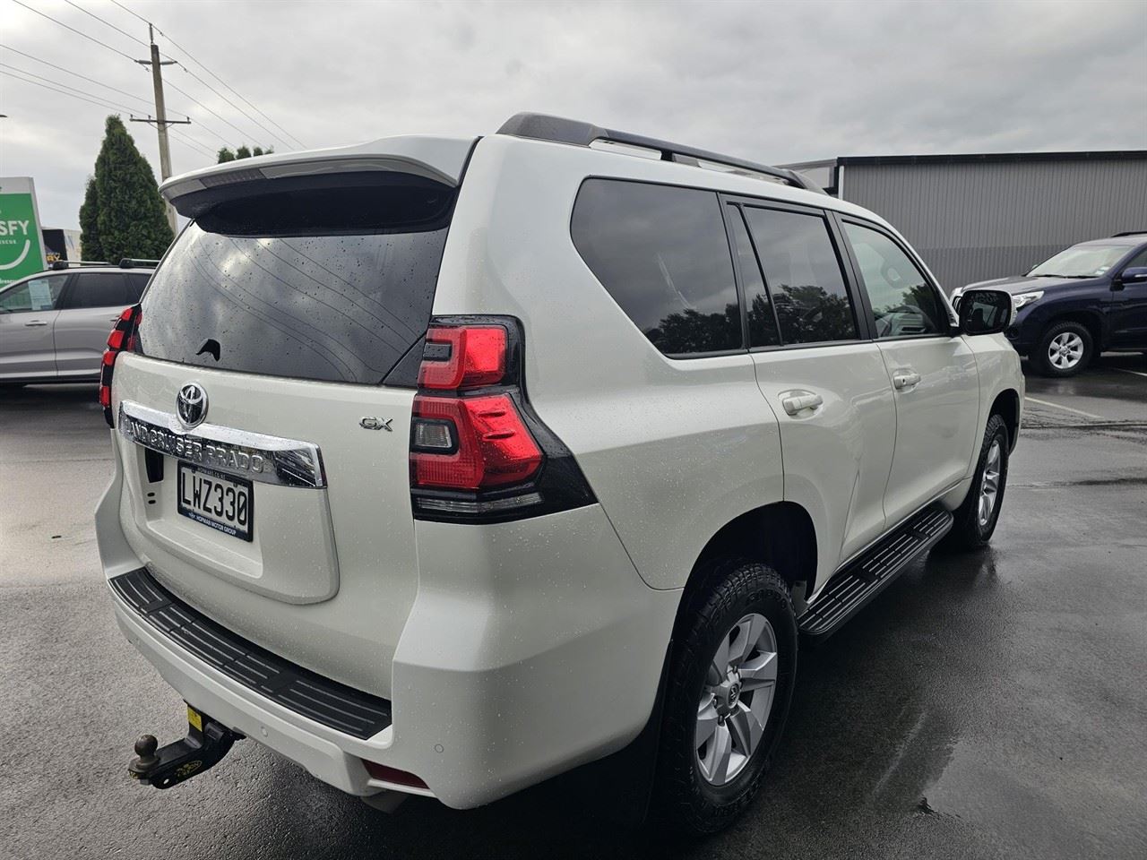 Vehicle image 3