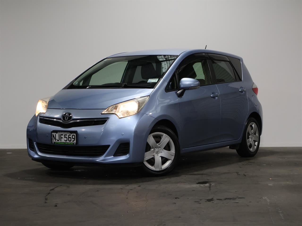 Vehicle image 3
