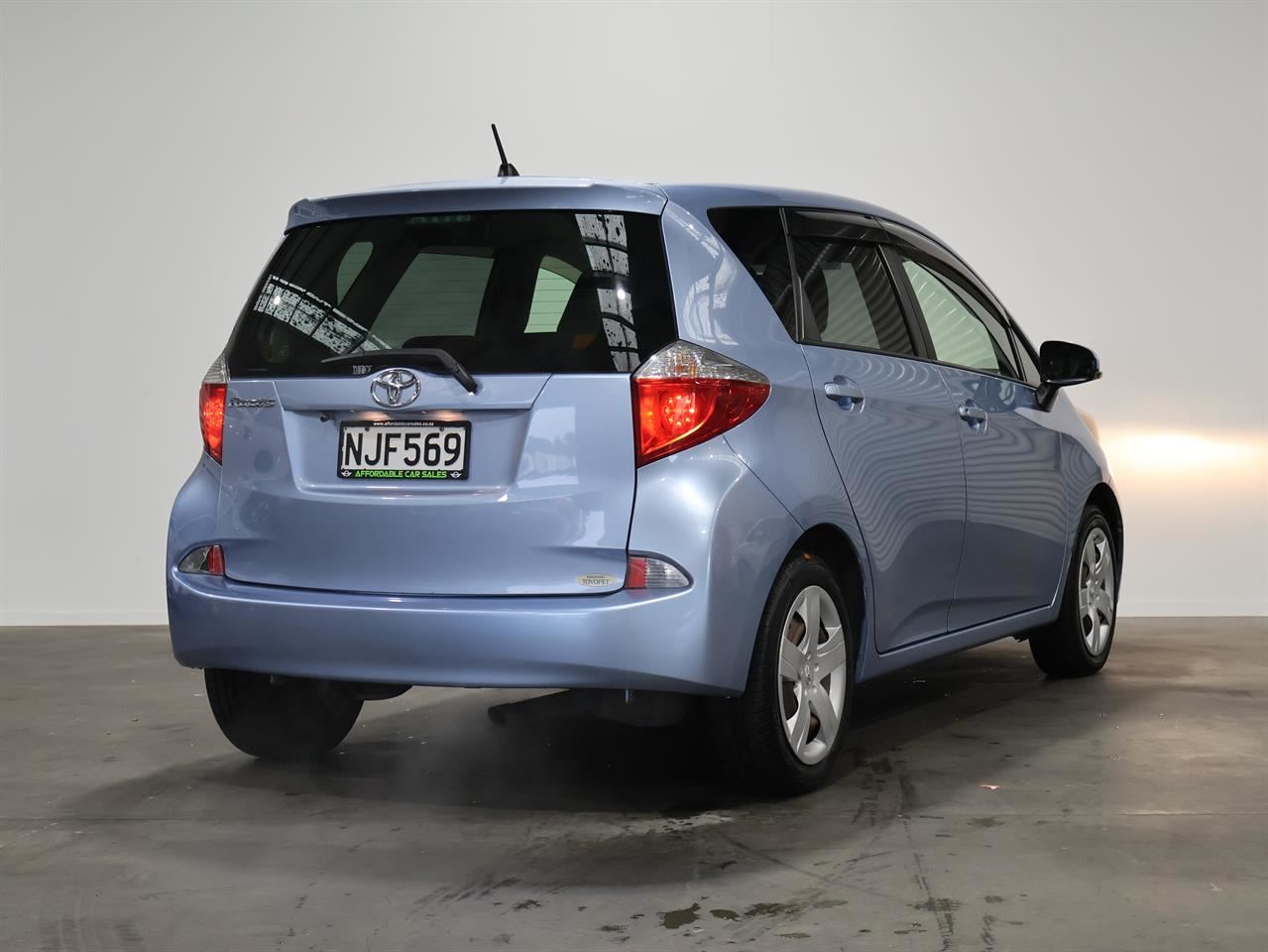 Vehicle image 4
