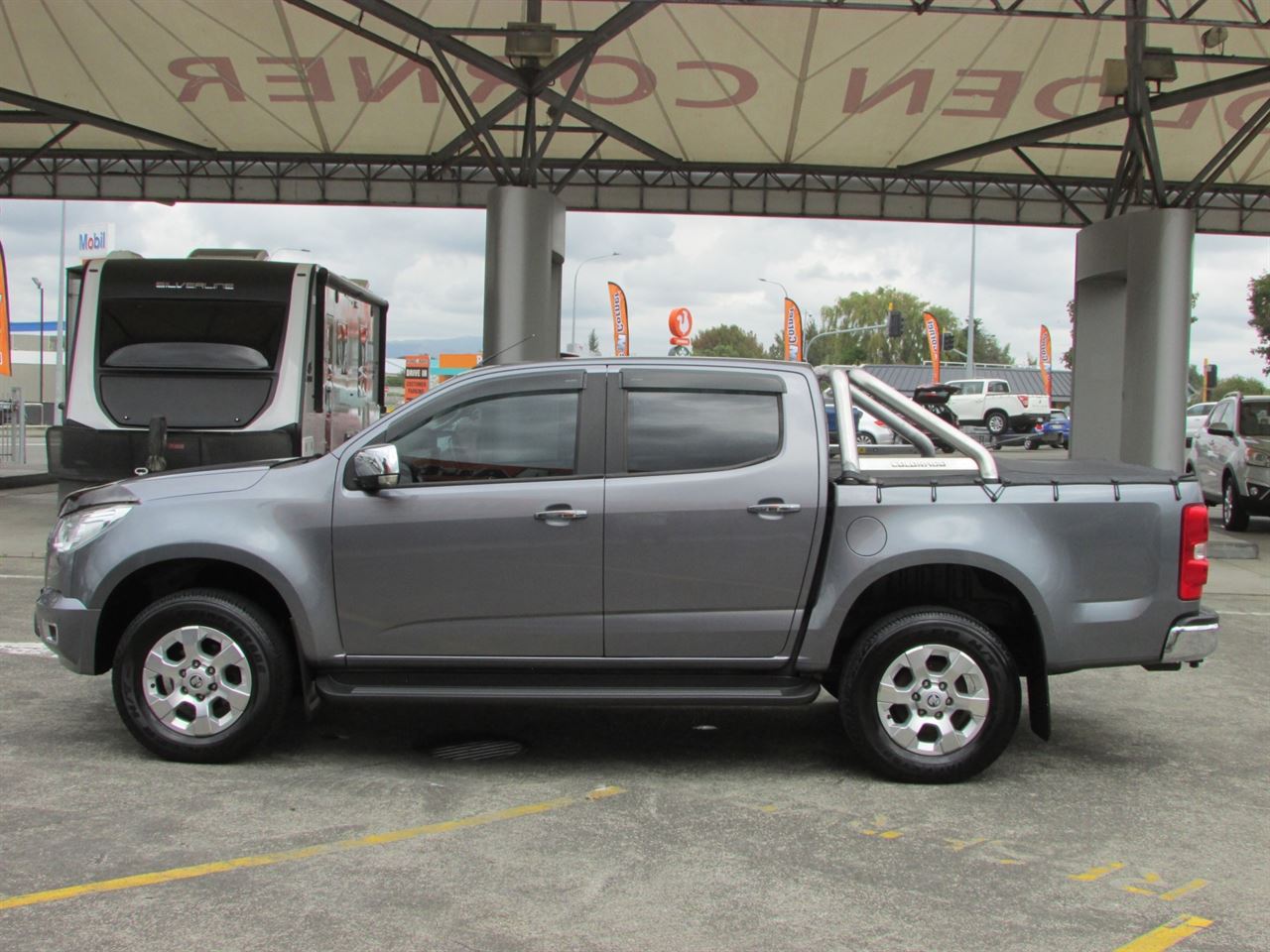 Vehicle image 4