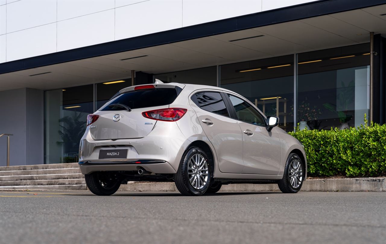 Vehicle image 4