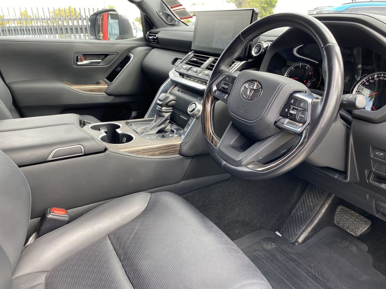 Vehicle image 5