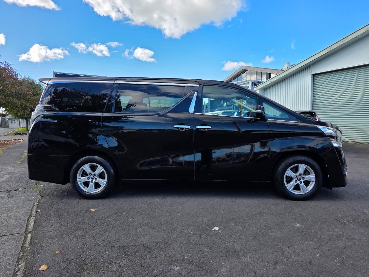 Vehicle image 5