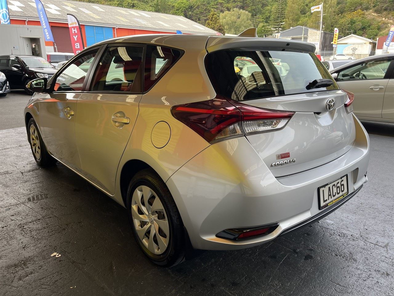 Vehicle image 4