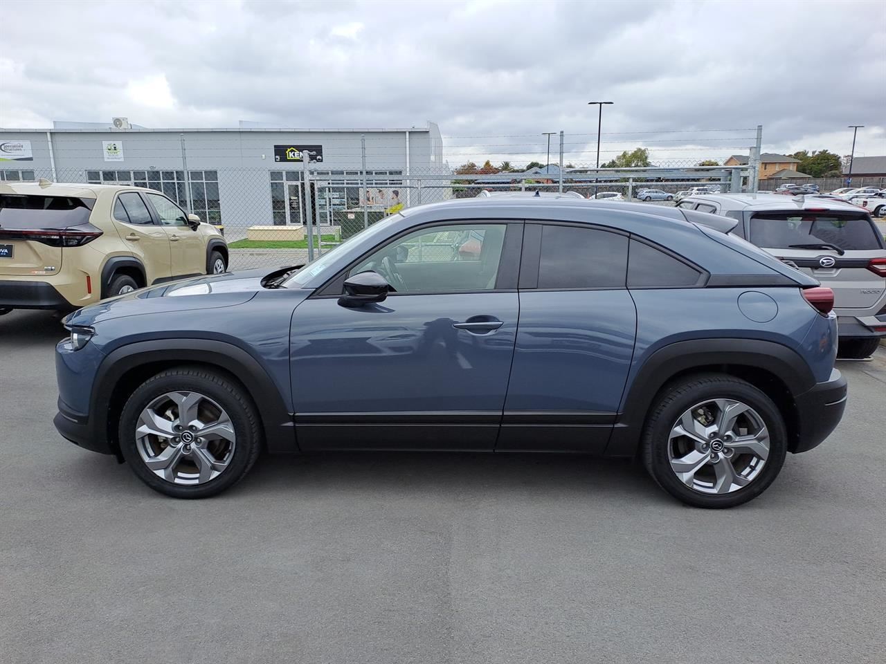Vehicle image 4