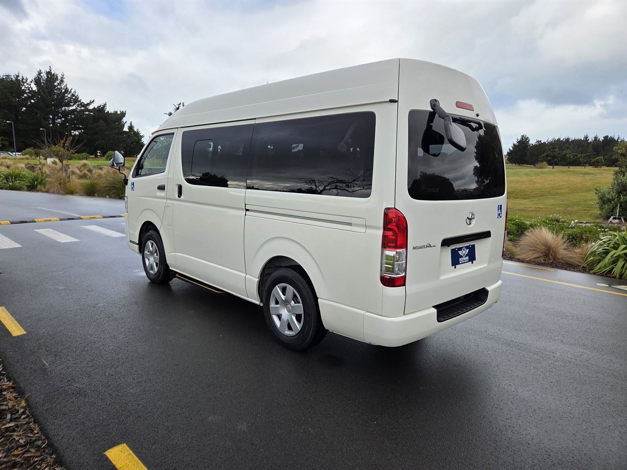 Vehicle image 5