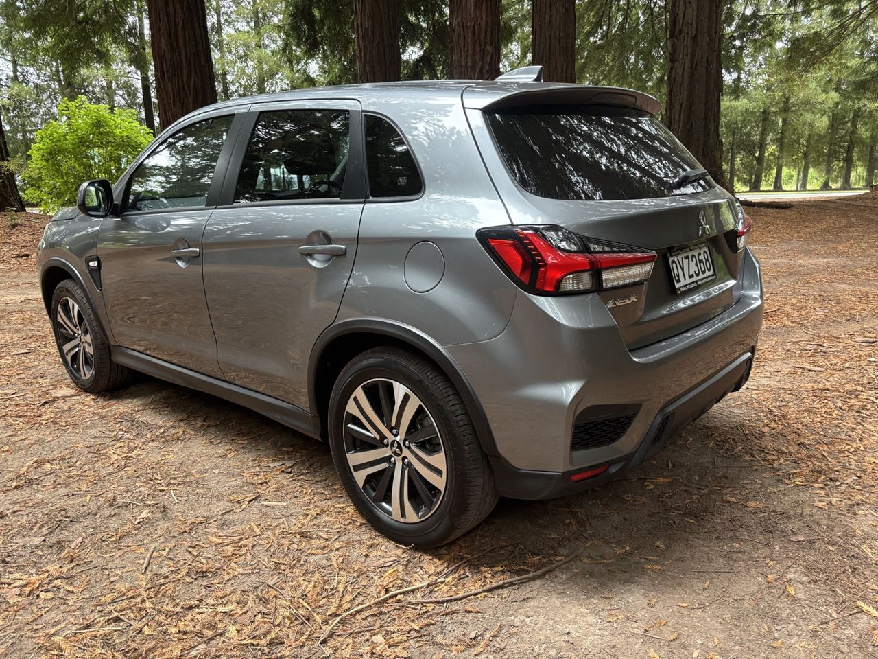 Vehicle image 5