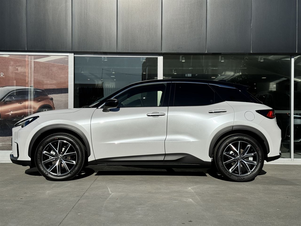 Vehicle image 4