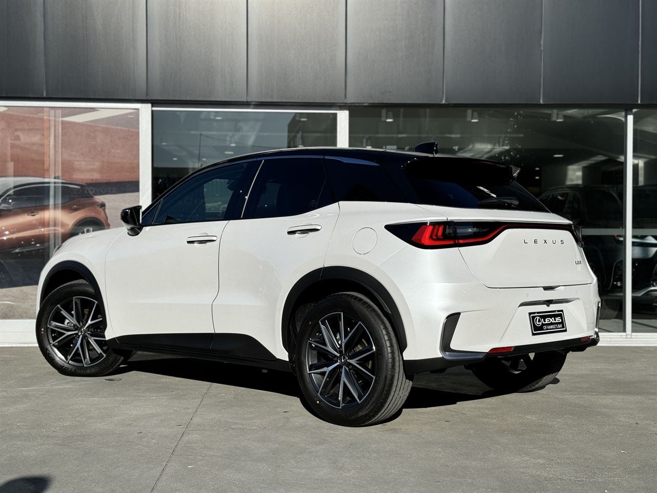Vehicle image 5