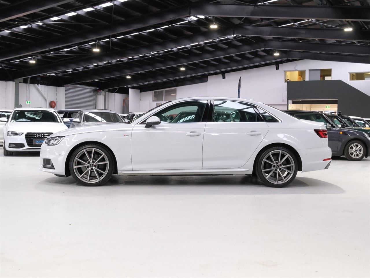 Vehicle image 5