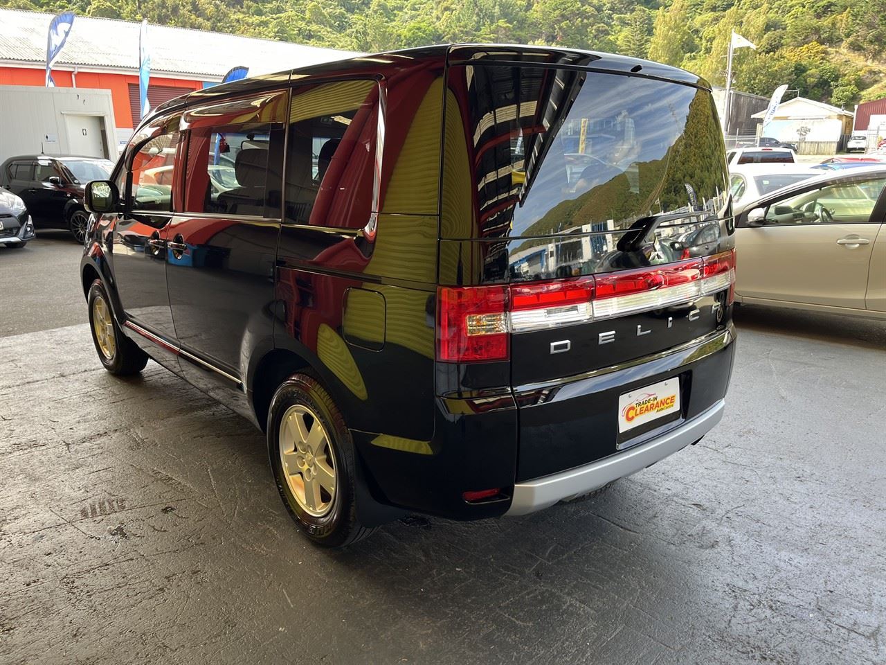 Vehicle image 4