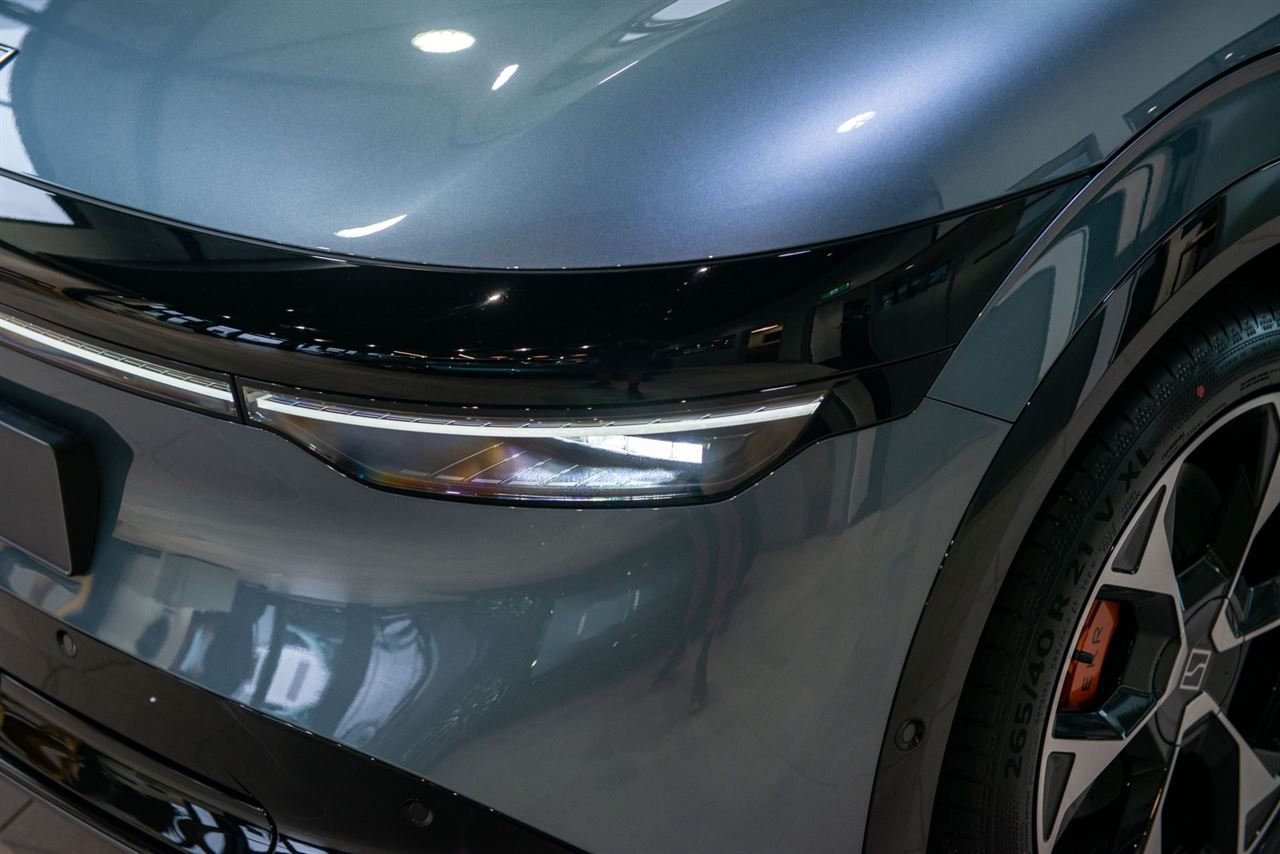 Vehicle image 4