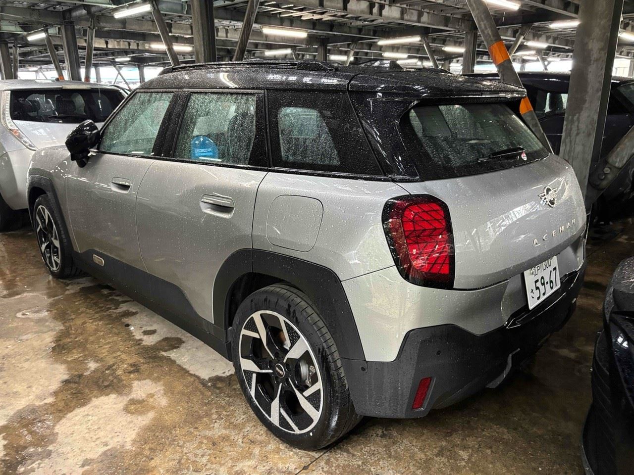 Vehicle image 3