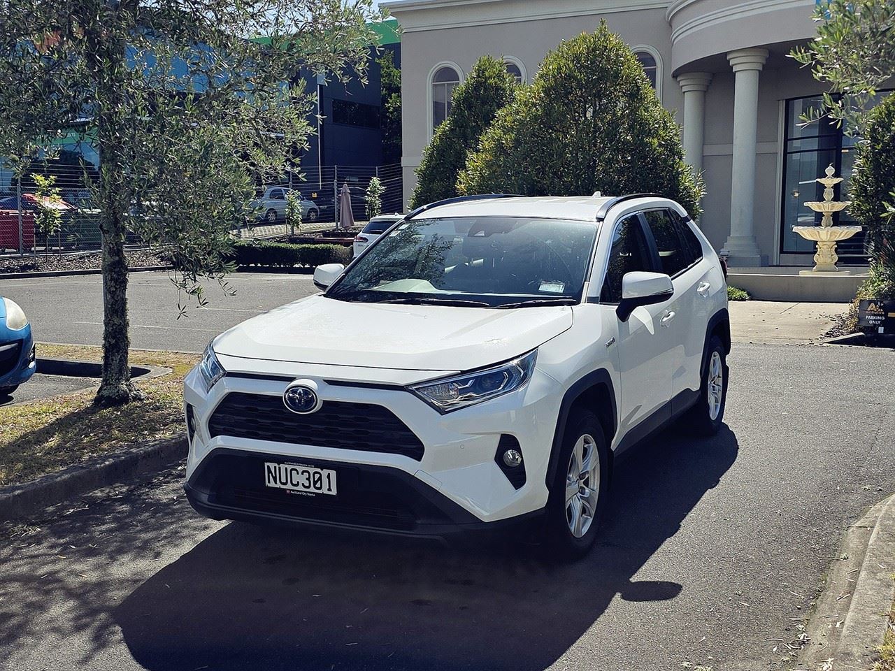 Vehicle image 3