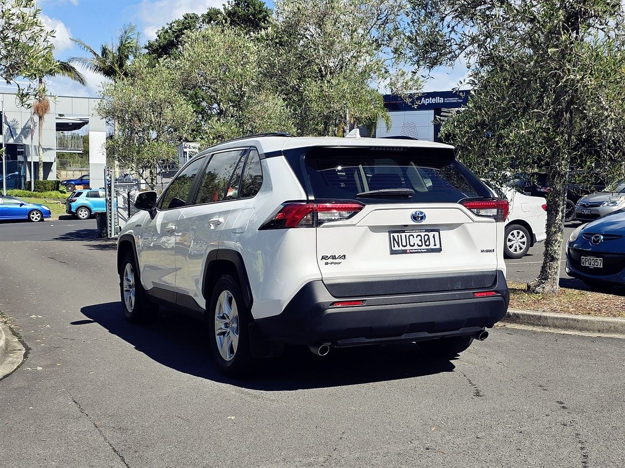 Vehicle image 5