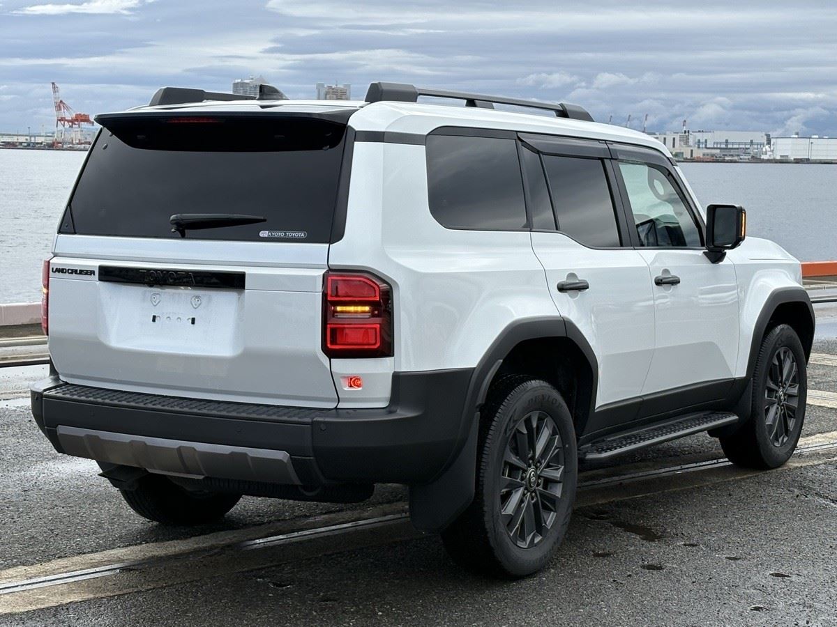Vehicle image 4
