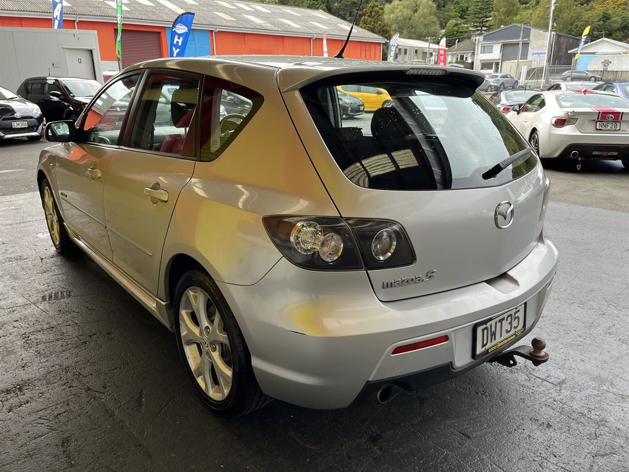 Vehicle image 4