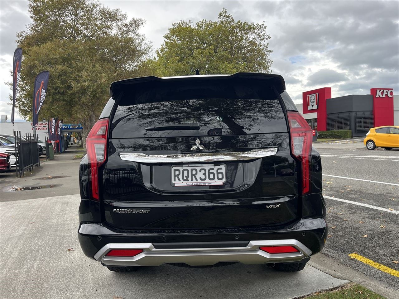 Vehicle image 5