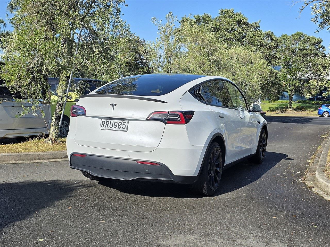 Vehicle image 3