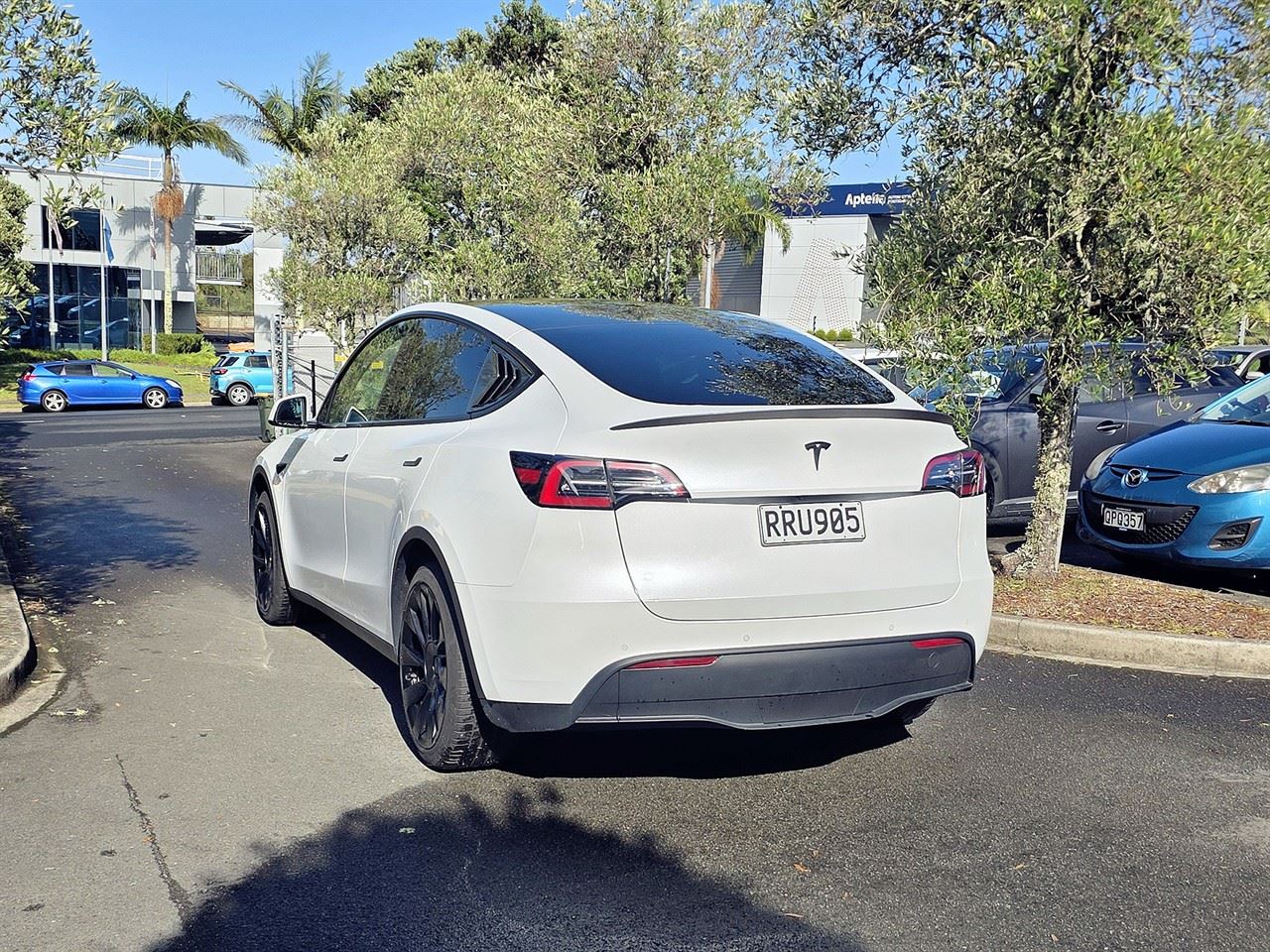 Vehicle image 5