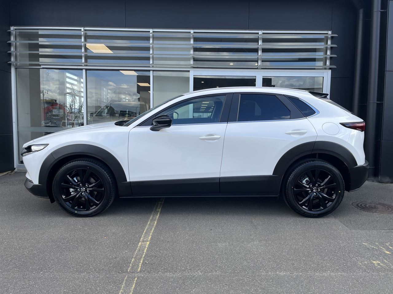 Vehicle image 5
